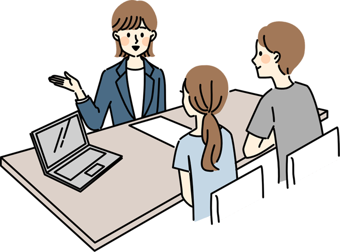 デスクで説明を聞く